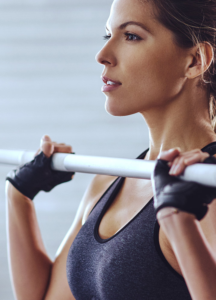 Image cours dynamiques Étincelle femme porté de barre bras