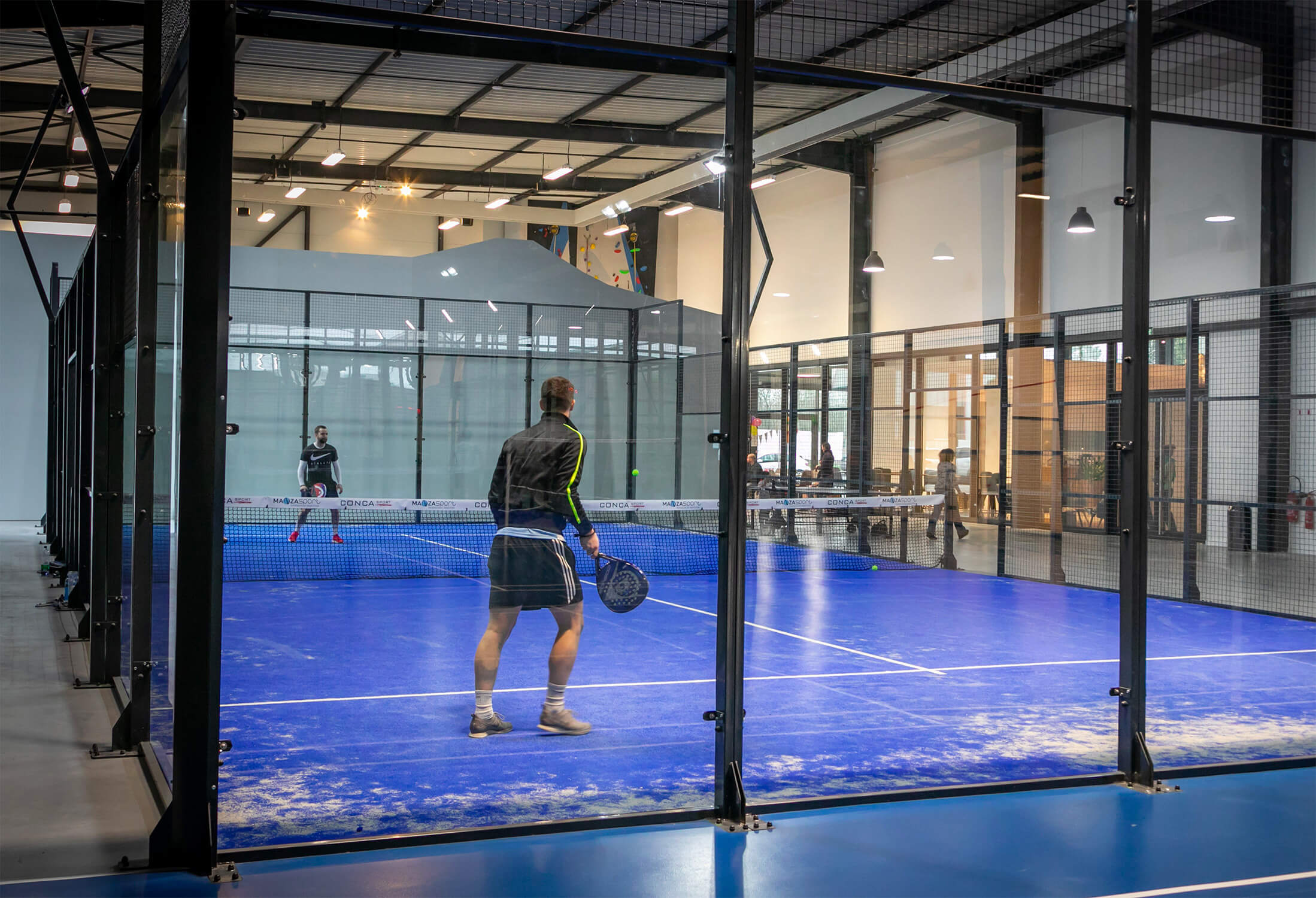 Image joueurs sur terrains de padel tennis Étincelle