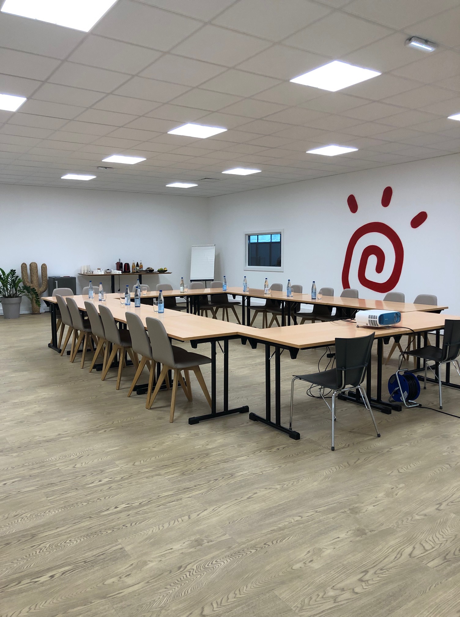 Image salle de séminaire équipée Étincelle